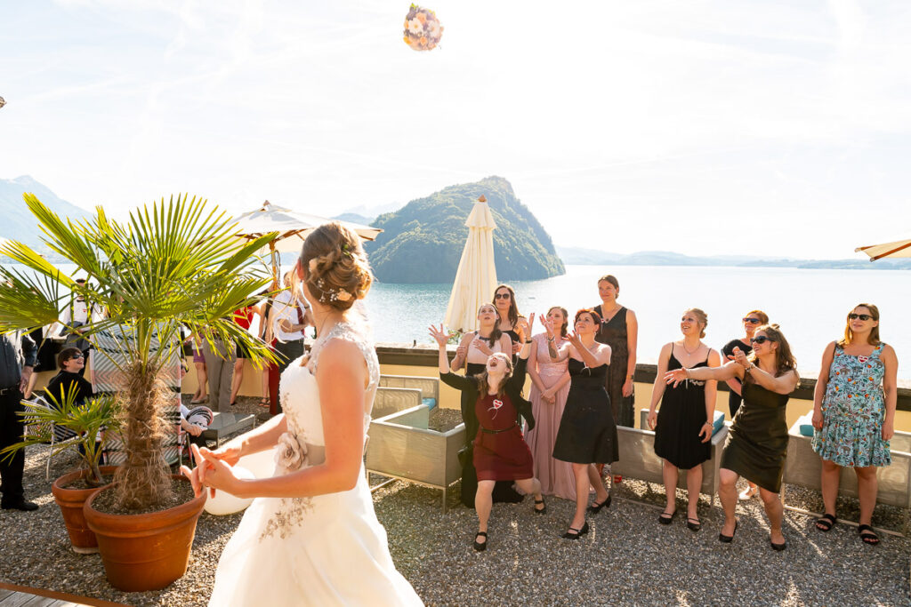 Hochzit in Ennetmoos (Kanton Nidwalden) Hochzeit in Ennetmoos Hochzeitsfeier in Flora Alpina in Vitznau Hochzeitsfotograf Luzern Hochzeitsfotograf Nidwalden