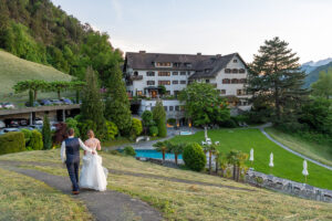 Hochzeit in Ennetmoos Hochzeitsfeier in Flora Alpina in Vitznau Hochzeitsfotograf Luzern Hochzeitsfotograf Nidwalden