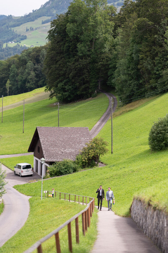 Hochzeit in der Kappelle Sankt NIklausen in Obwalden Hochzeitsfest im Wilerbädli in Wilen Obwalden Hochzeitsfotograf Obwalden