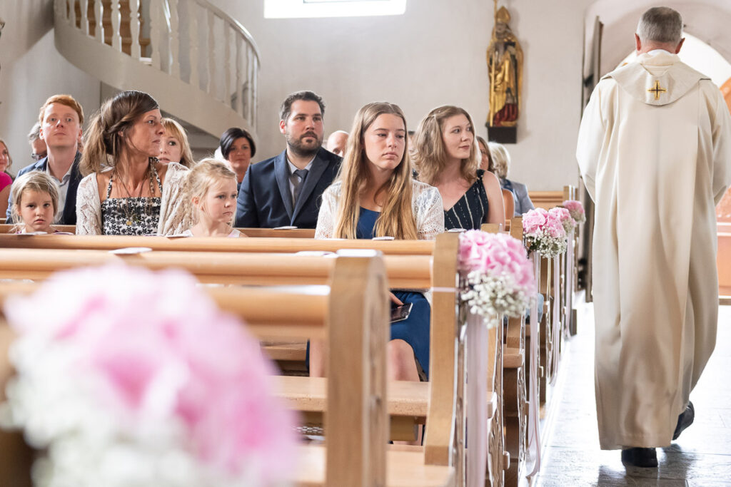 Hochzeit in der Kappelle Sankt NIklausen in Obwalden Hochzeitsfest im Wilerbädli in Wilen Obwalden Hochzeitsfotograf Obwalden