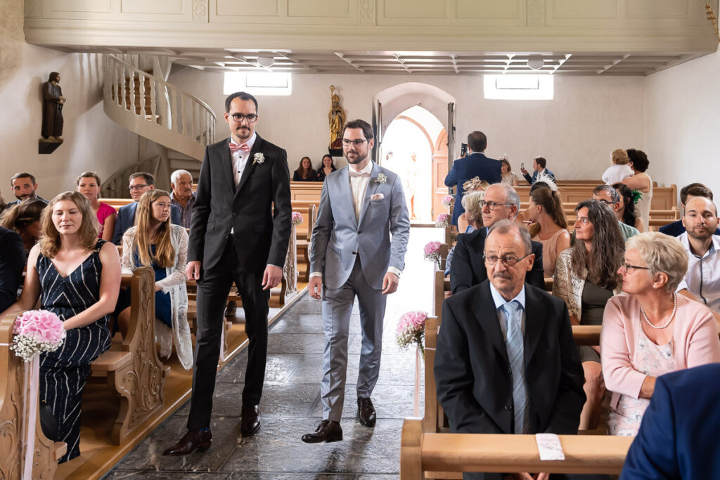 Hochzeit in der Kappelle Sankt NIklausen in Obwalden Hochzeitsfest im Wilerbädli in Wilen Obwalden Hochzeitsfotograf Obwalden