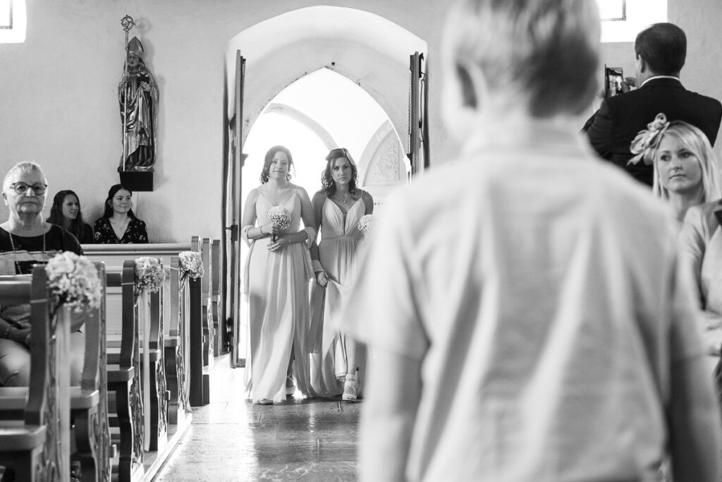 Hochzeit in der Kappelle Sankt NIklausen in Obwalden Hochzeitsfest im Wilerbädli in Wilen Obwalden Hochzeitsfotograf Obwalden