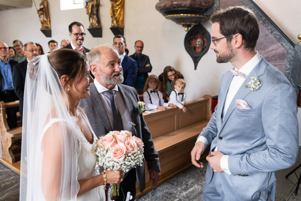Hochzeit in der Kappelle Sankt NIklausen in Obwalden Hochzeitsfest im Wilerbädli in Wilen Obwalden Hochzeitsfotograf Obwalden