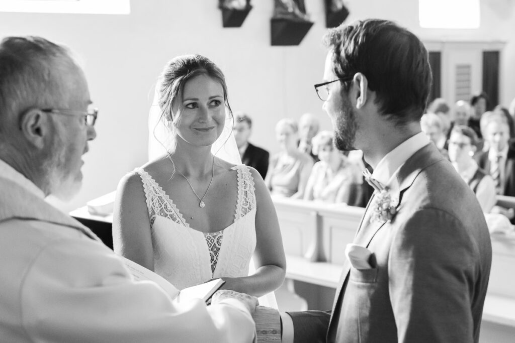 Hochzeit in der Kappelle Sankt NIklausen in Obwalden Hochzeitsfest im Wilerbädli in Wilen Obwalden Hochzeitsfotograf Obwalden