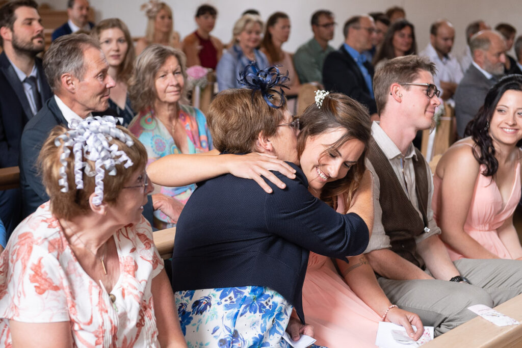 Hochzeit in der Kappelle Sankt NIklausen in Obwalden Hochzeitsfest im Wilerbädli in Wilen Obwalden Hochzeitsfotograf Obwalden