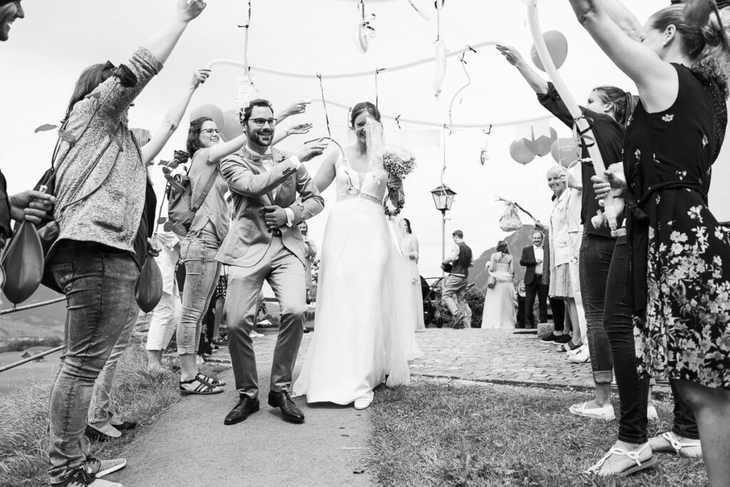 Hochzeit in der Kappelle Sankt NIklausen in Obwalden Hochzeitsfest im Wilerbädli in Wilen Obwalden Hochzeitsfotograf Obwalden