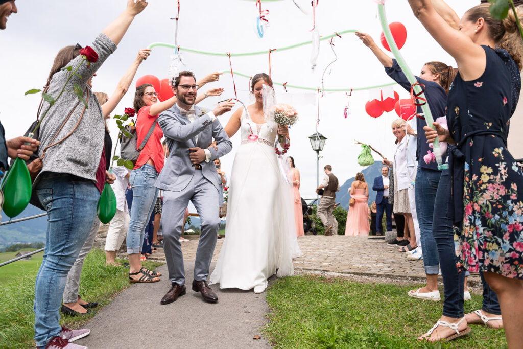 Hochzeit in der Kappelle Sankt NIklausen in Obwalden Hochzeitsfest im Wilerbädli in Wilen Obwalden Hochzeitsfotograf Obwalden