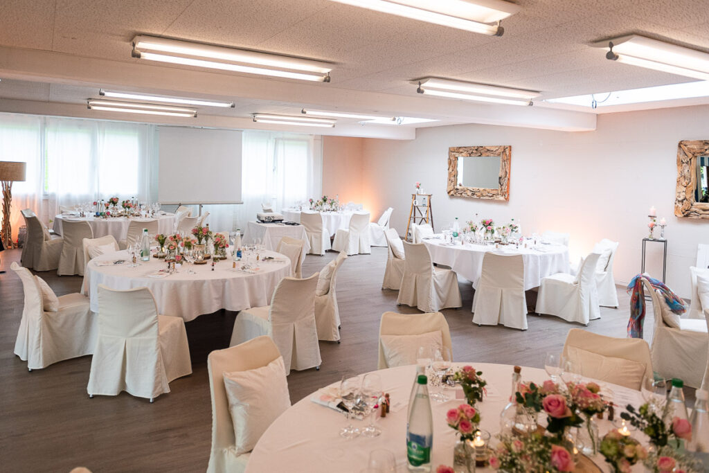 Hochzeit in der Kappelle Sankt NIklausen in Obwalden Hochzeitsfest im Wilerbädli in Wilen Obwalden Hochzeitsfotograf Obwalden