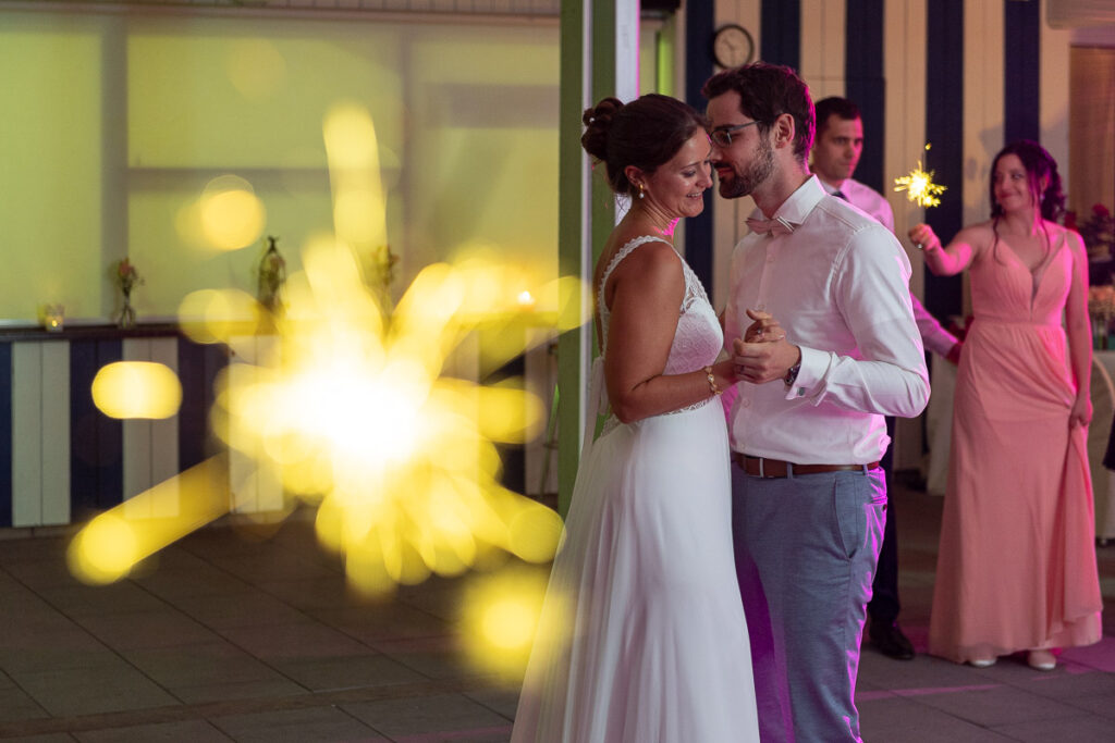 Hochzeit in der Kappelle Sankt NIklausen in Obwalden Hochzeitsfest im Wilerbädli in Wilen Obwalden Hochzeitsfotograf Obwalden