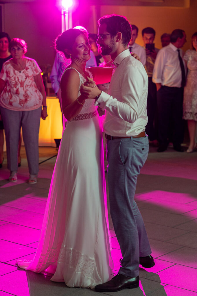 Hochzeit in der Kappelle Sankt NIklausen in Obwalden Hochzeitsfest im Wilerbädli in Wilen Obwalden Hochzeitsfotograf Obwalden