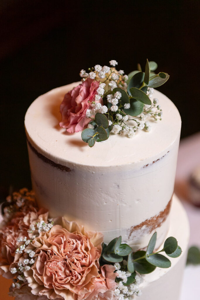 Hochzeit in der Kappelle Sankt NIklausen in Obwalden Hochzeitsfest im Wilerbädli in Wilen Obwalden Hochzeitsfotograf Obwalden