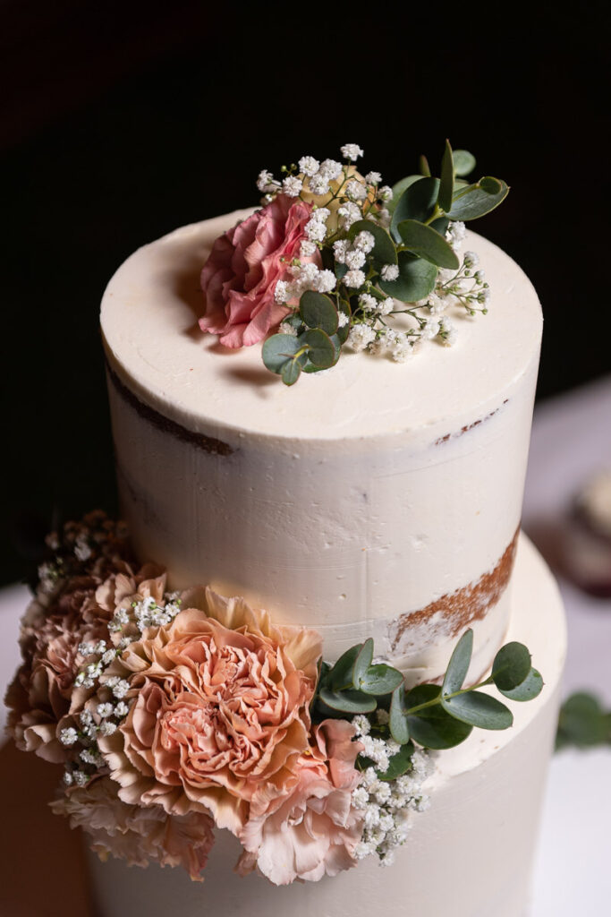 Hochzeit in der Kappelle Sankt NIklausen in Obwalden Hochzeitsfest im Wilerbädli in Wilen Obwalden Hochzeitsfotograf Obwalden