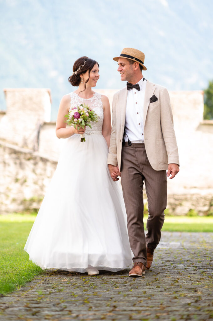 Hochzeit-Uri-Lodge–Seedorf Hochzeit in St Martin Kirche in Altdorf Hochzeitsfeier in Company Lodge Seedorf Fotoshooting im Schloss A Pro und Seedorf Hochzeitsfotograf Uri