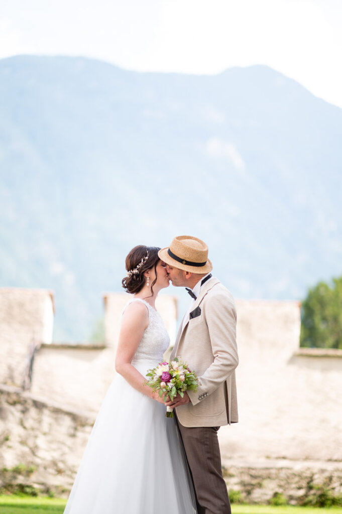 Hochzeit-Uri-Lodge–Seedorf Hochzeit in St Martin Kirche in Altdorf Hochzeitsfeier in Company Lodge Seedorf Fotoshooting im Schloss A Pro und Seedorf Hochzeitsfotograf Uri