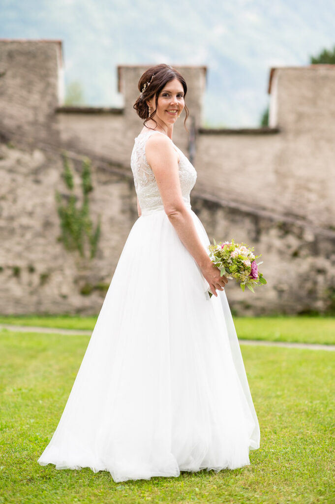 Hochzeit-Uri-Lodge–Seedorf Hochzeit in St Martin Kirche in Altdorf Hochzeitsfeier in Company Lodge Seedorf Fotoshooting im Schloss A Pro und Seedorf Hochzeitsfotograf Uri