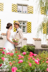 Hochzeit in St Martin Kirche in Altdorf Hochzeitsfeier in Company Lodge Seedorf Fotoshooting im Schloss A Pro und Seedorf Hochzeitsfotograf Uri