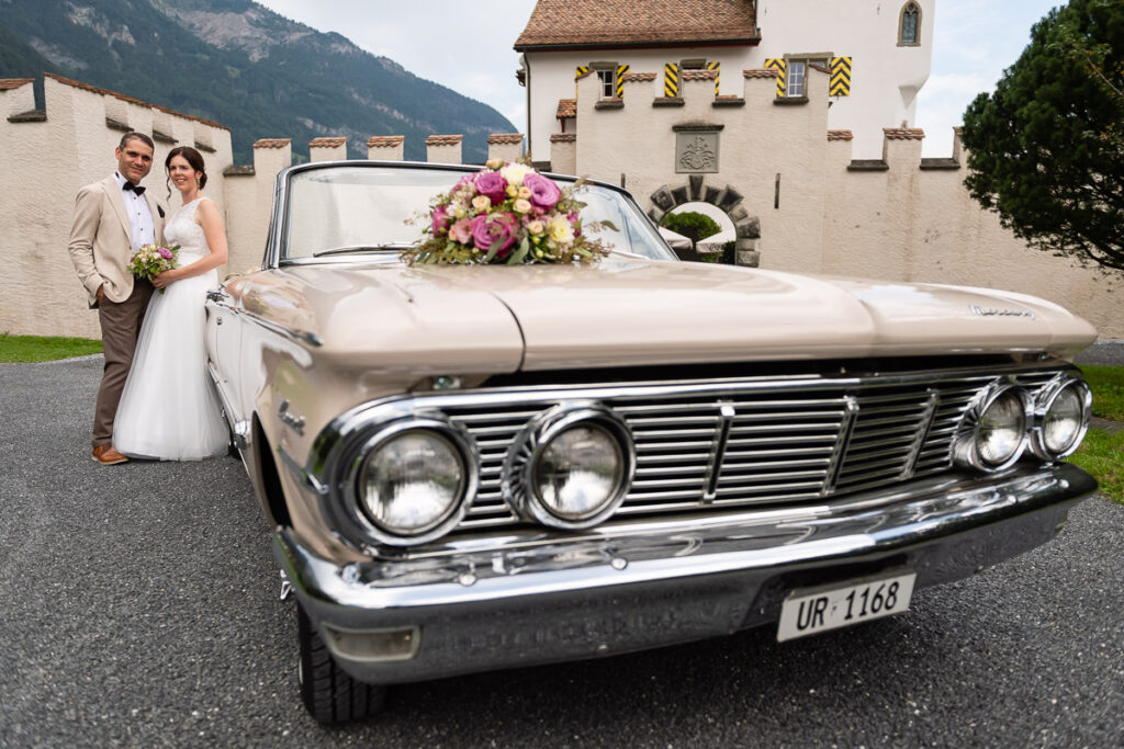 Hochzeit-Uri-Lodge–Seedorf Hochzeit in St Martin Kirche in Altdorf Hochzeitsfeier in Company Lodge Seedorf Fotoshooting im Schloss A Pro und Seedorf Hochzeitsfotograf Uri