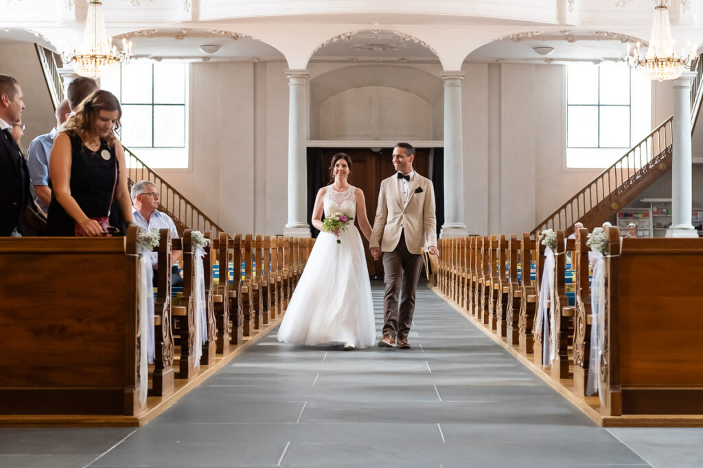 Hochzeit-Uri-Lodge–Seedorf Hochzeit in St Martin Kirche in Altdorf Hochzeitsfeier in Company Lodge Seedorf Fotoshooting im Schloss A Pro und Seedorf Hochzeitsfotograf Uri