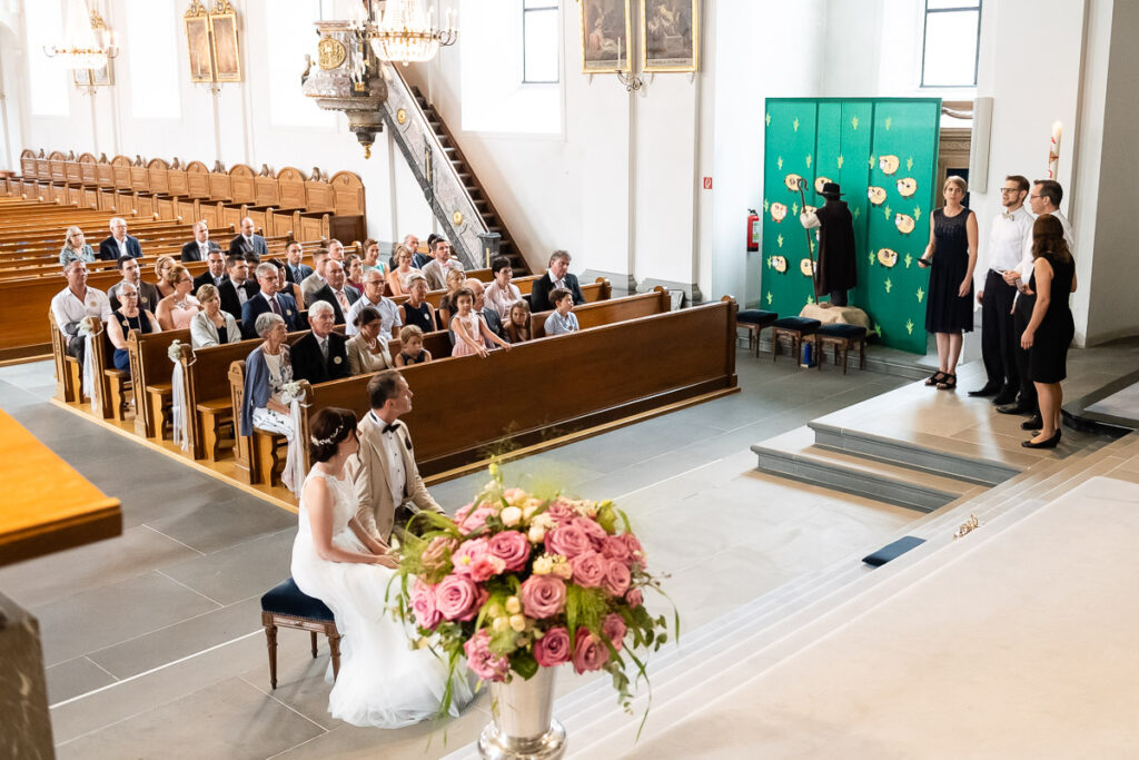 Hochzeit-Uri-Lodge–Seedorf Hochzeit in St Martin Kirche in Altdorf Hochzeitsfeier in Company Lodge Seedorf Fotoshooting im Schloss A Pro und Seedorf Hochzeitsfotograf Uri