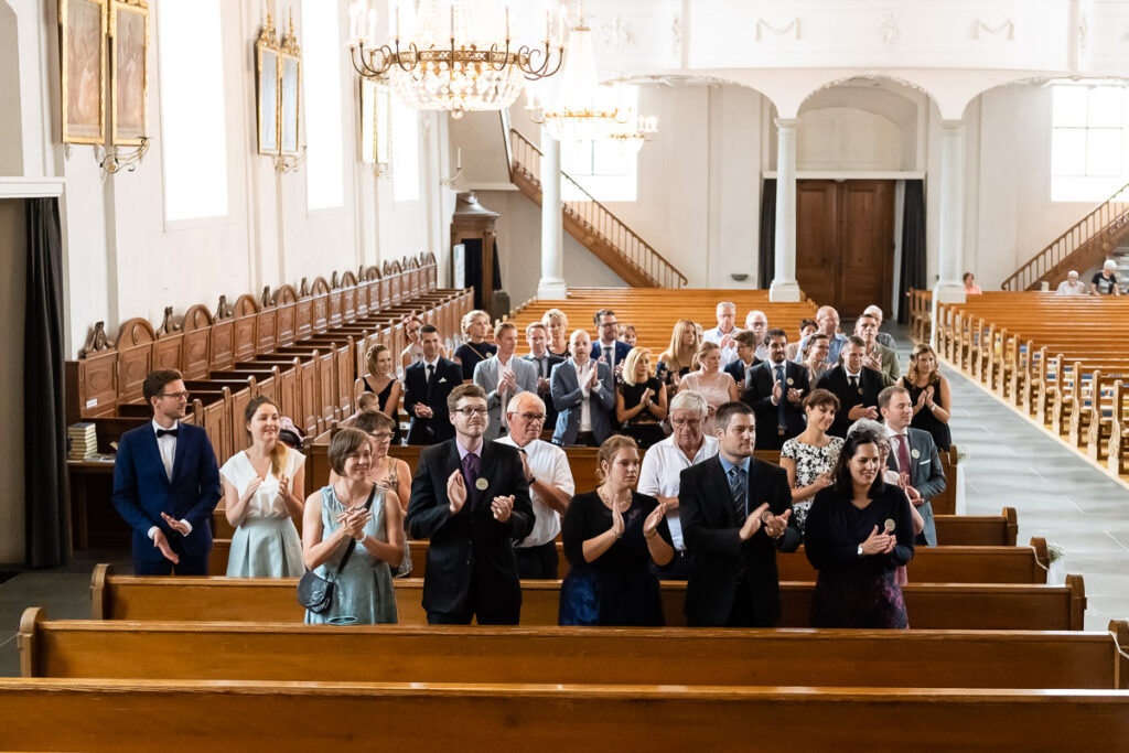 Hochzeit-Uri-Lodge–Seedorf Hochzeit in St Martin Kirche in Altdorf Hochzeitsfeier in Company Lodge Seedorf Fotoshooting im Schloss A Pro und Seedorf Hochzeitsfotograf Uri