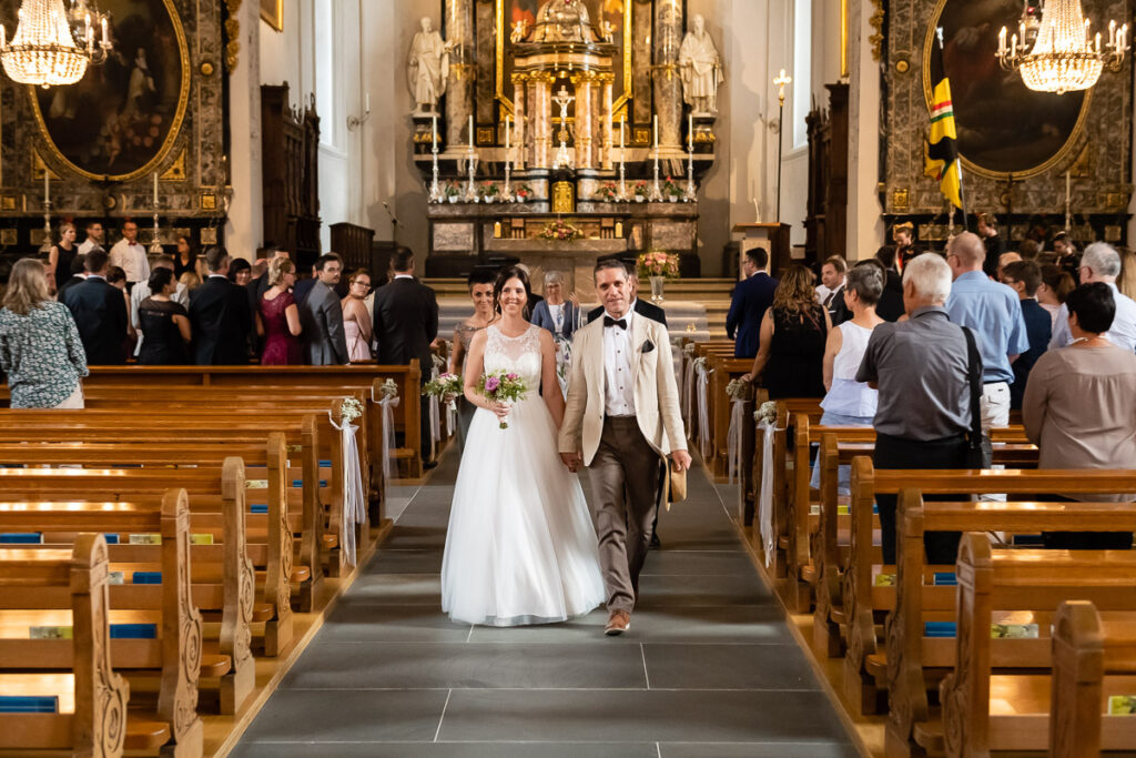 Hochzeit-Uri-Lodge–Seedorf Hochzeit in St Martin Kirche in Altdorf Hochzeitsfeier in Company Lodge Seedorf Fotoshooting im Schloss A Pro und Seedorf Hochzeitsfotograf Uri