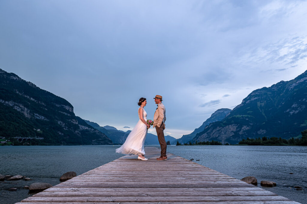 Hochzeit-Uri-Lodge–Seedorf Hochzeit in St Martin Kirche in Altdorf Hochzeitsfeier in Company Lodge Seedorf Fotoshooting im Schloss A Pro und Seedorf Hochzeitsfotograf Uri