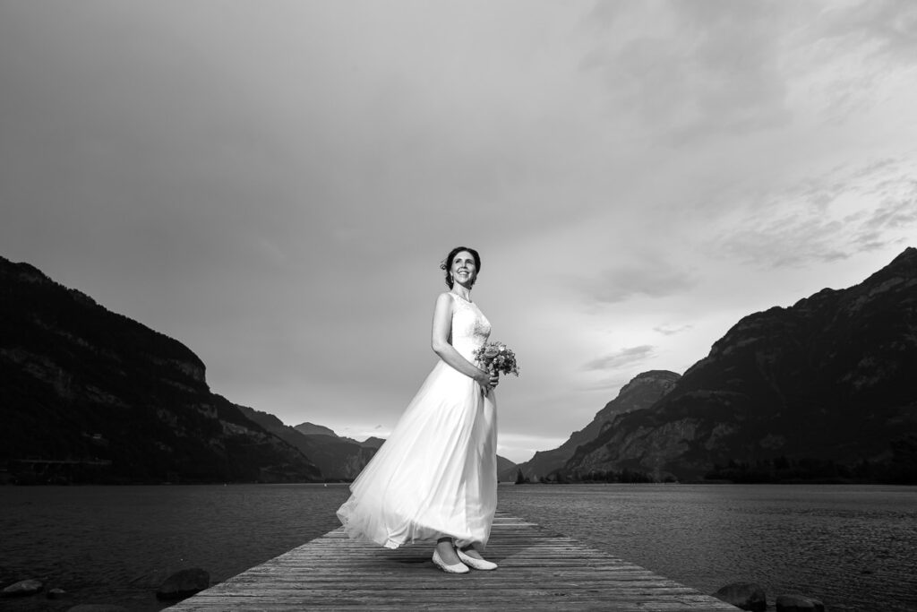 Hochzeit-Uri-Lodge–Seedorf Hochzeit in St Martin Kirche in Altdorf Hochzeitsfeier in Company Lodge Seedorf Fotoshooting im Schloss A Pro und Seedorf Hochzeitsfotograf Uri