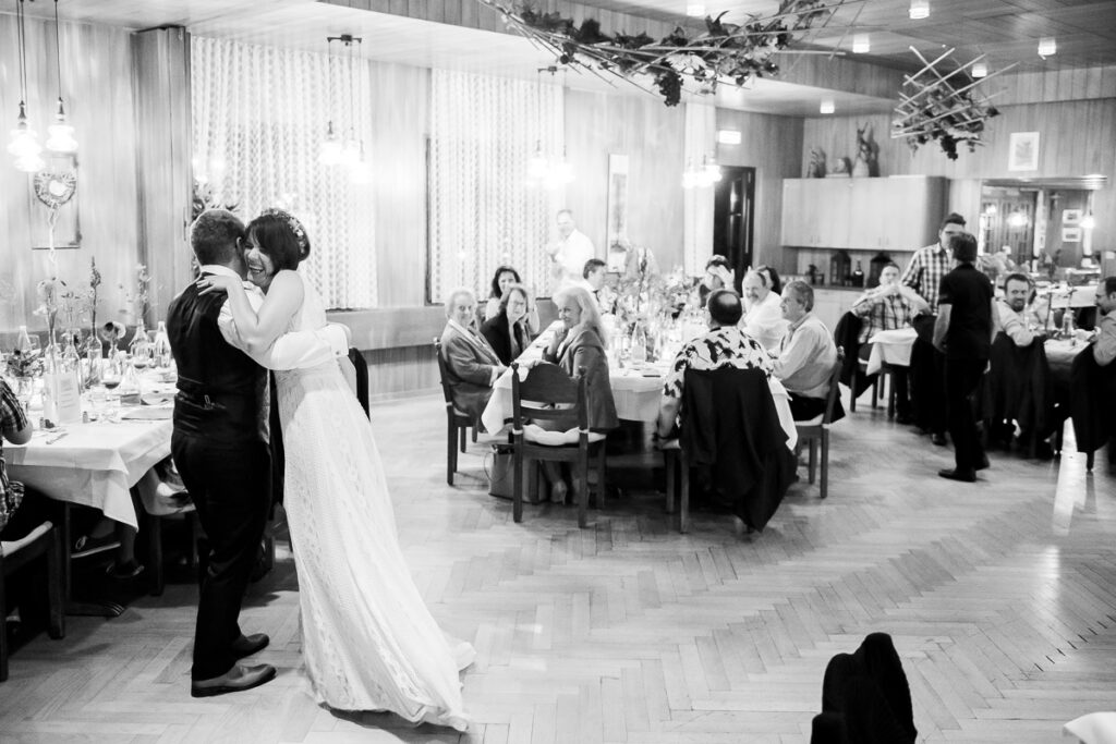 Hochzeit in Niederrickenbach in Dallenwil Kanton Nidwalden Hochzeitsfeier im Schlüssel in Dallenwil Hochzeitsfotograf Obwalden Nidwalden