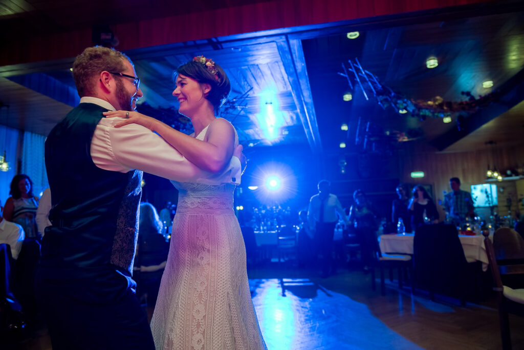 Hochzeit in Niederrickenbach in Dallenwil Kanton Nidwalden Hochzeitsfeier im Schlüssel in Dallenwil Hochzeitsfotograf Obwalden Nidwalden