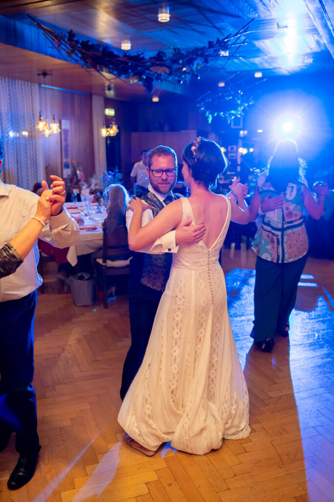 Hochzeit in Niederrickenbach in Dallenwil Kanton Nidwalden Hochzeitsfeier im Schlüssel in Dallenwil Hochzeitsfotograf Obwalden Nidwalden