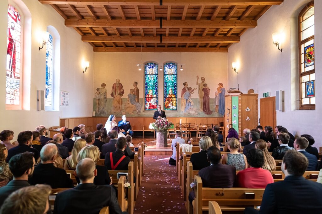 Hochzeit in Bern Hochzeit in Kirche Merlingen Kanton Bern Hochzeitsfeier im Parkhotel Gunten