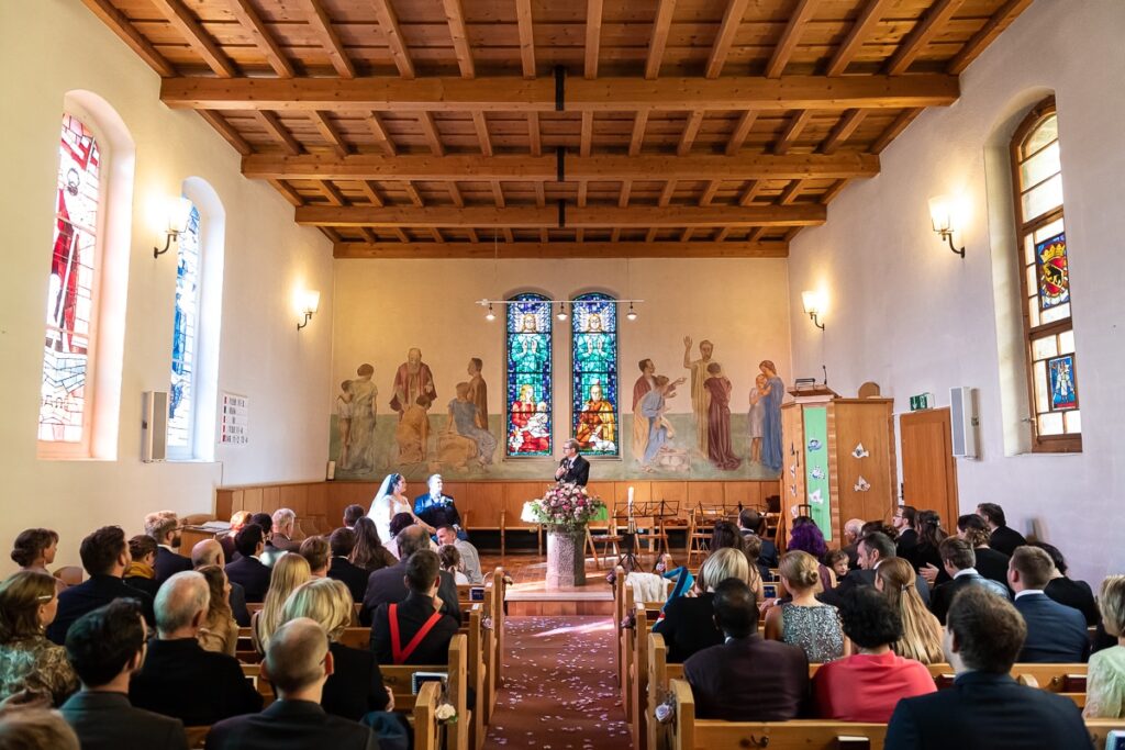 Hochzeit in Bern Hochzeit in Kirche Merlingen Kanton Bern Hochzeitsfeier im Parkhotel Gunten