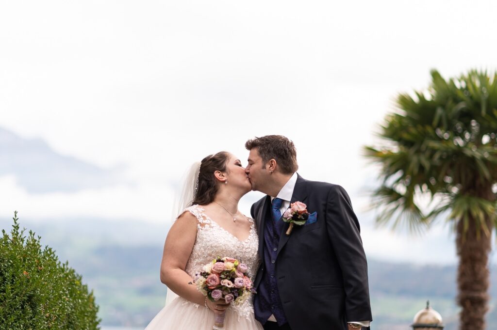 Hochzeit in Bern Hochzeit in Kirche Merlingen Kanton Bern Hochzeitsfeier im Parkhotel Gunten