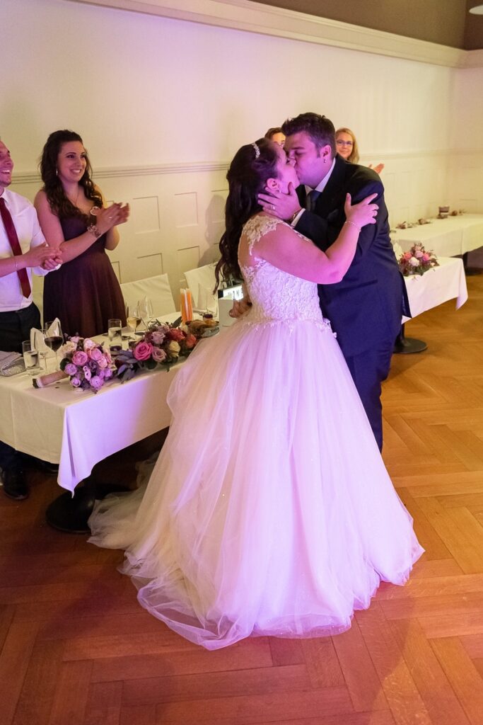 Hochzeit in Bern Hochzeit in Kirche Merlingen Kanton Bern Hochzeitsfeier im Parkhotel Gunten