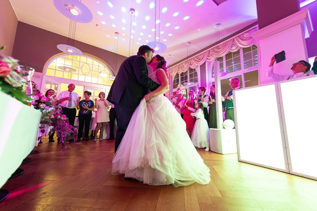 Hochzeit in Bern Hochzeit in Kirche Merlingen Kanton Bern Hochzeitsfeier im Parkhotel Gunten