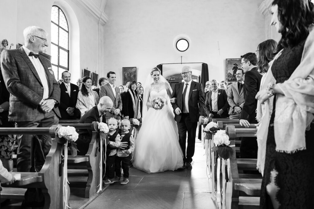 20190518_Hochzeit-Ramersberg-Kapelle-Obwalden-Apero-Landenberg-in-Sarnen-Hochzeitsfeier-Hotel-Bellevue-Seelisberg.-Hochzeitsfotograf-Obwalden.-Hochzeitsfotograf-Uri_0065 Hochzeit Ramersberg Kapelle Obwalden Apero Landenberg in Sarnen Hochzeitsfeier Hotel Bellevue Seelisberg Hochzeitsfotograf Obwalden Hochzeitsfotograf Uri