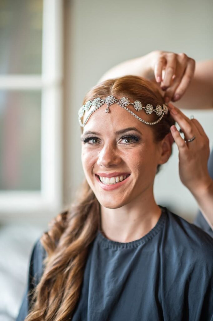 Brautfrisur Inspiration für die Hochzeit – elegante, verspiel