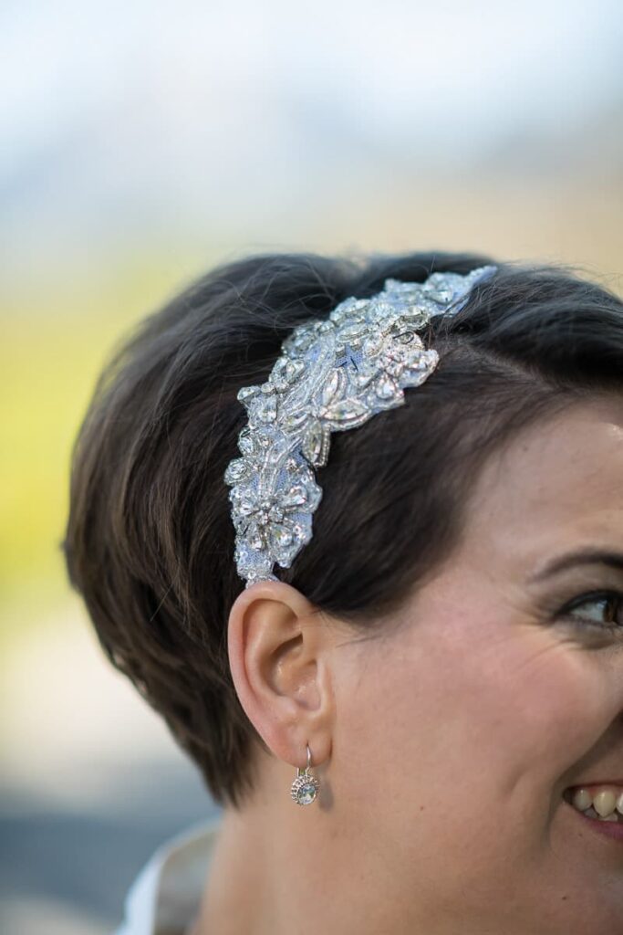 Brautfrisur Inspiration für die Hochzeit – elegante, verspiel