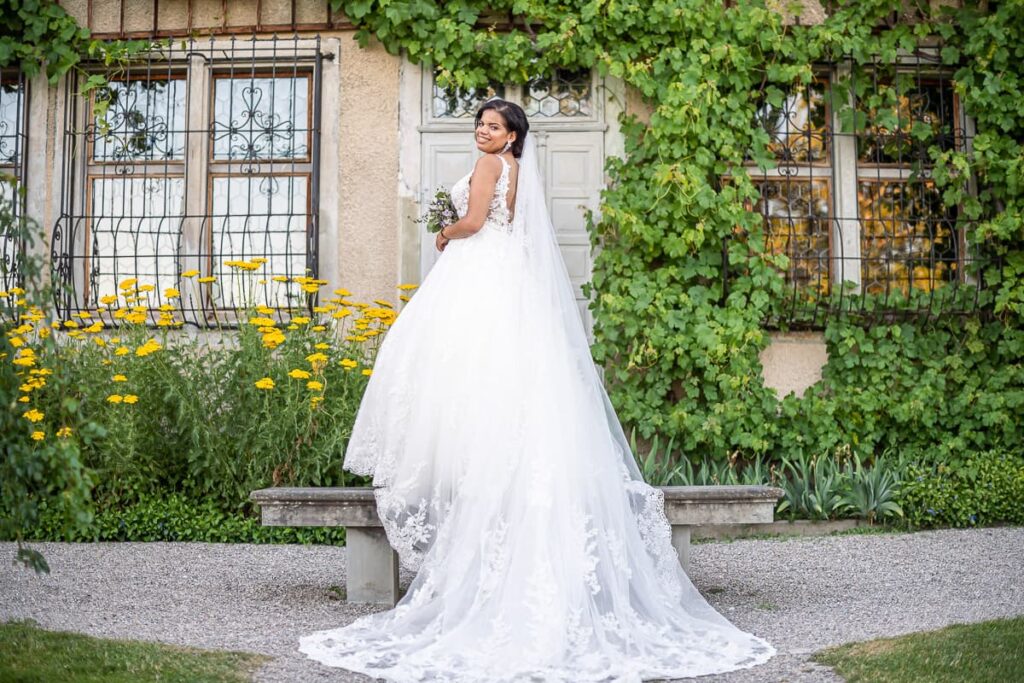 Brautfrisur Inspiration für die Hochzeit – elegante, verspiel