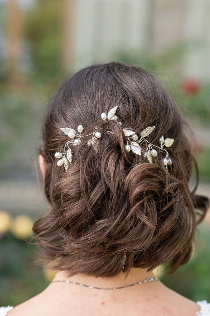 Brautfrisur Inspiration für die Hochzeit – elegante, verspiel