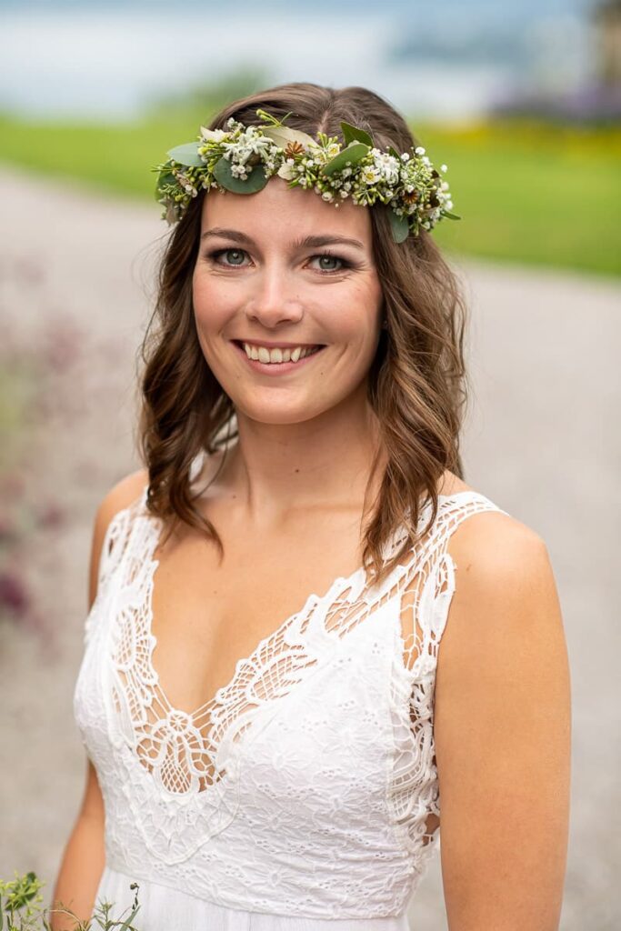 Brautfrisur Inspiration für die Hochzeit – elegante, verspiel