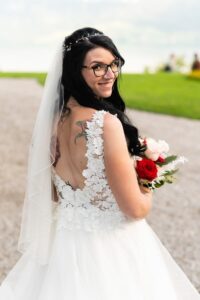 Brautfrisur Inspiration für die Hochzeit – elegante, verspiel